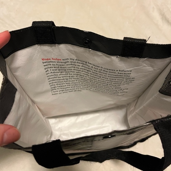 Free with purchase - Picture 3 of 3